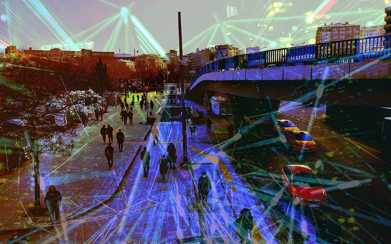 Neon renkler ve çift pozlama: Bir şehrin düşündürdükleri