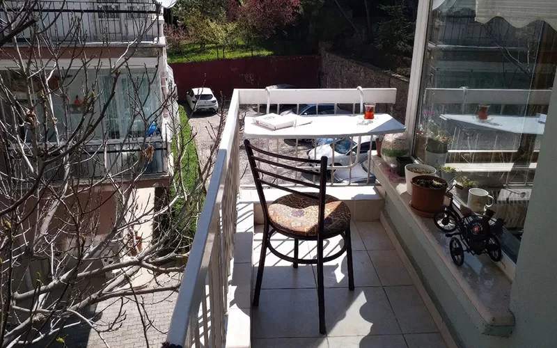 Balkon: Küçük Bir Özgürlük Nefesi